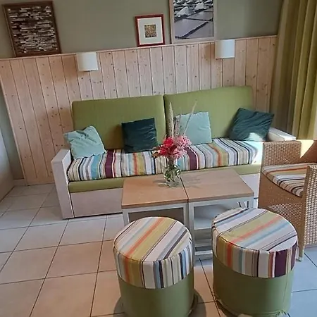 3-room House With Shared Pool Dom wakacyjny *